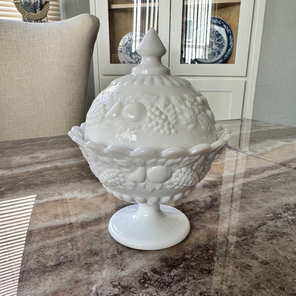 Vintage Westmoreland White Milk Glass Grapes Fruit Compote/Candy Dish W/Lid - Picture 1 of 4